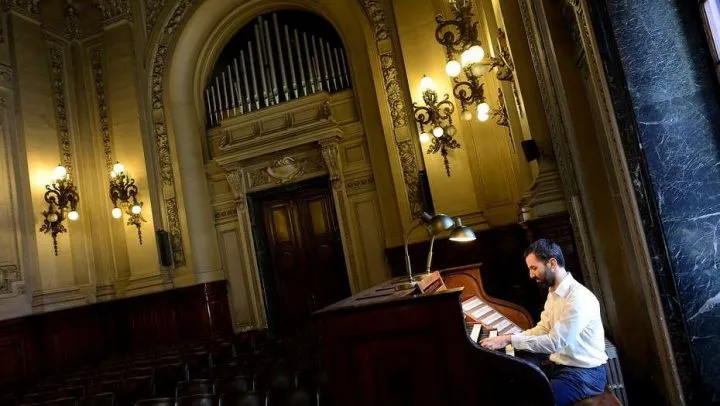 Historias detrás de los sonidos porteños: protegen 72 órganos de iglesias y colegios