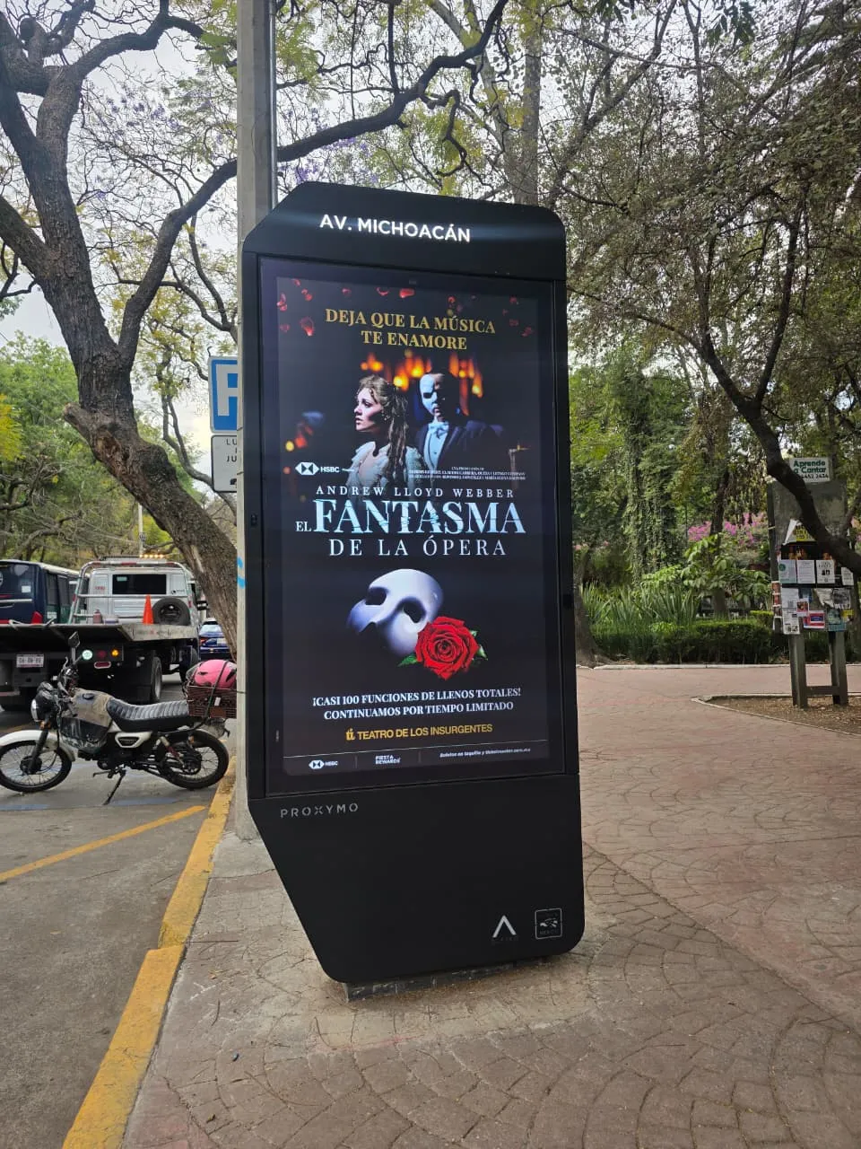 Incrementa la colocación de tótems publicitarios en la Ciudad de México